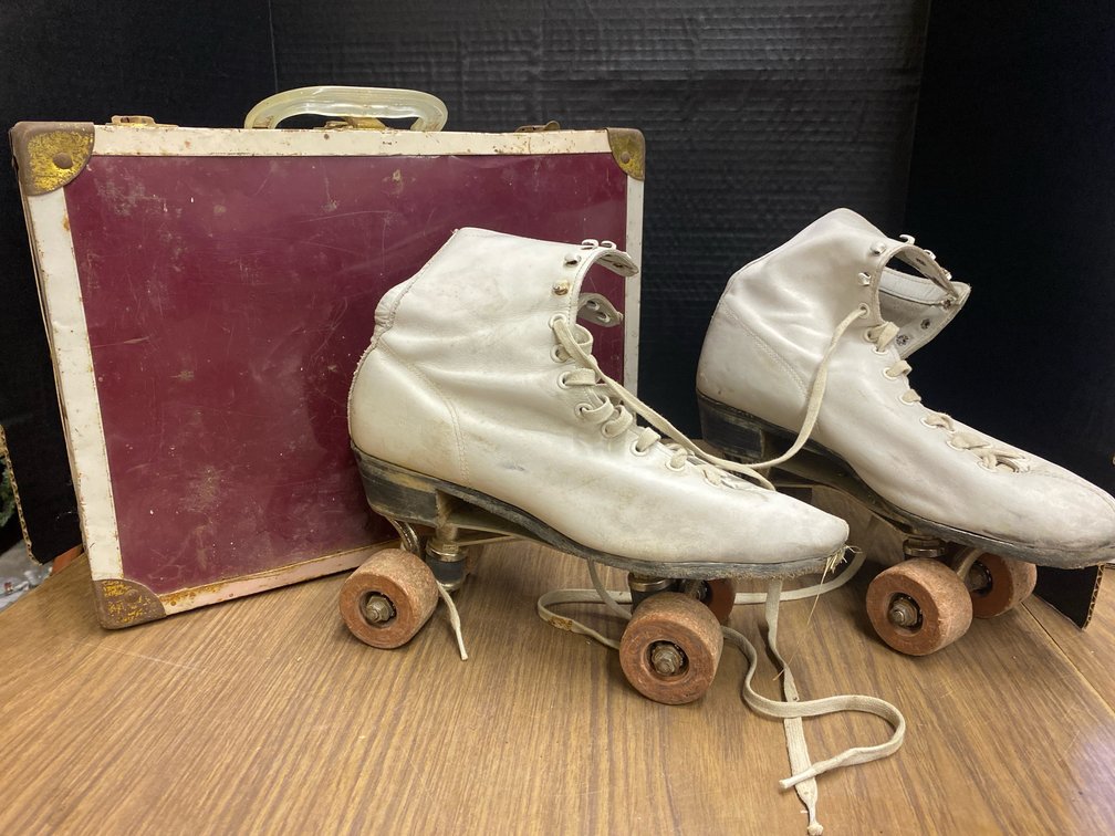 Ladies Roller Skates with Case