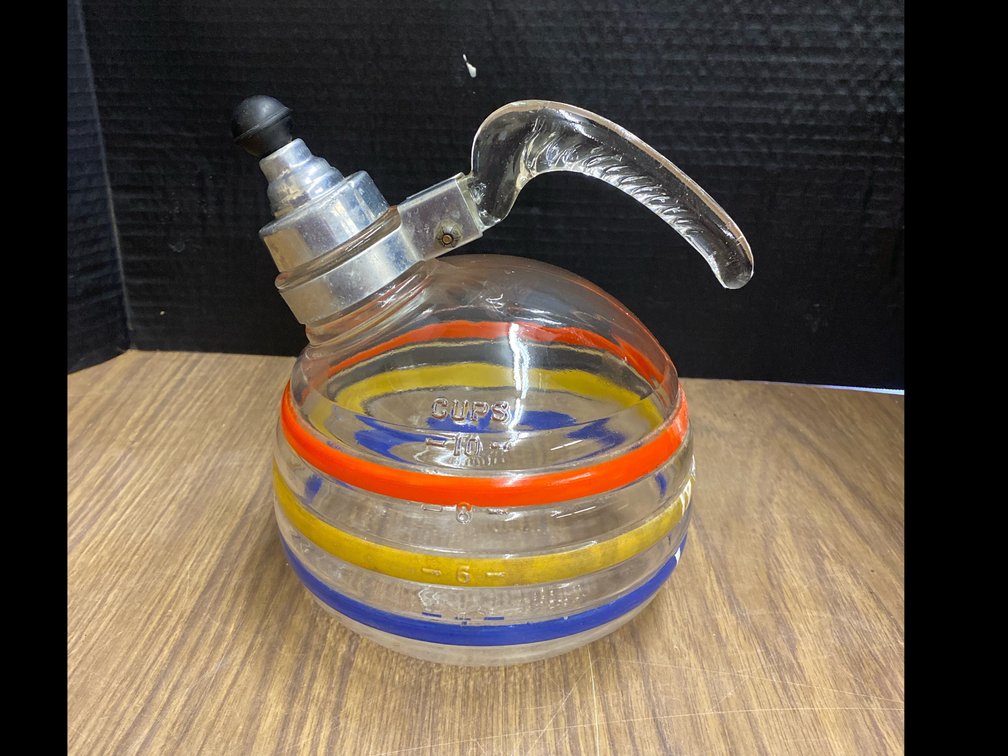 McKee Glasbake (Model 104) "Beehive" Whistling Tea Kettle