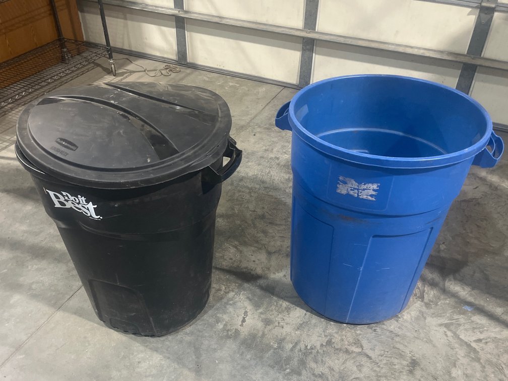 Plastic Trash Cans Rubbermaide