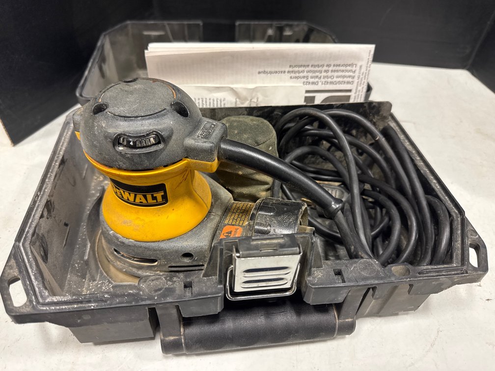DeWalt Orbit Sander
