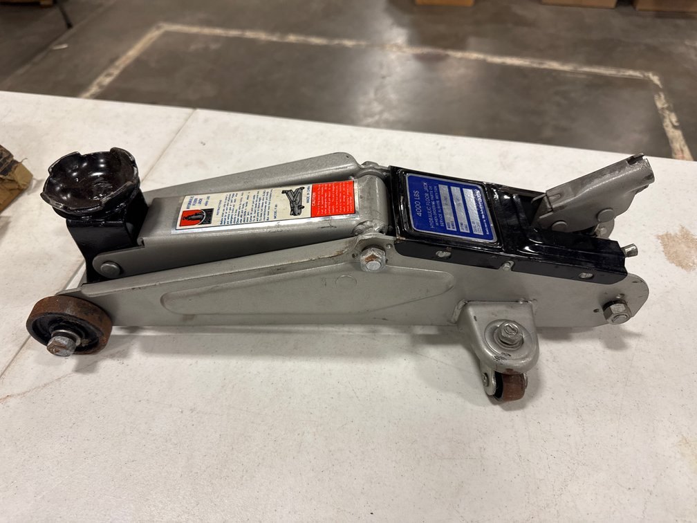 Pro-Lift 4000 lb  Hydraulic Floor Jack