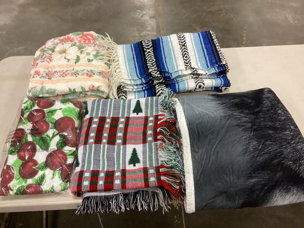 Throw Blankets & Table Cloth