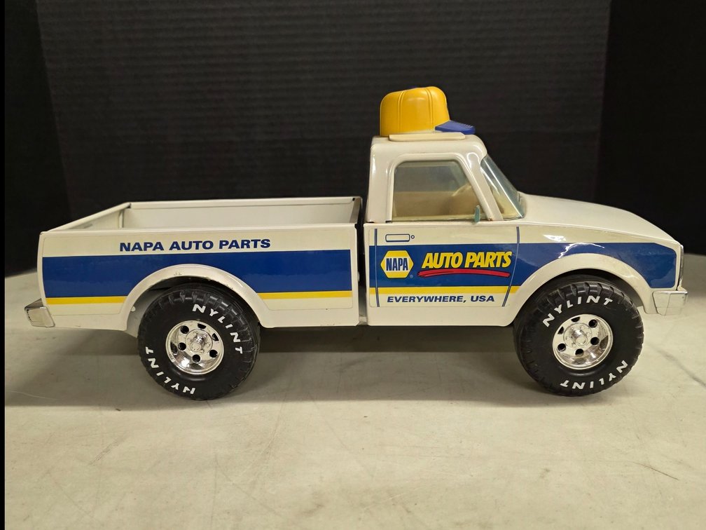 Nylint NAPA Auto Parts Sound Machine Pickup Truck (Model No. 4412-N)