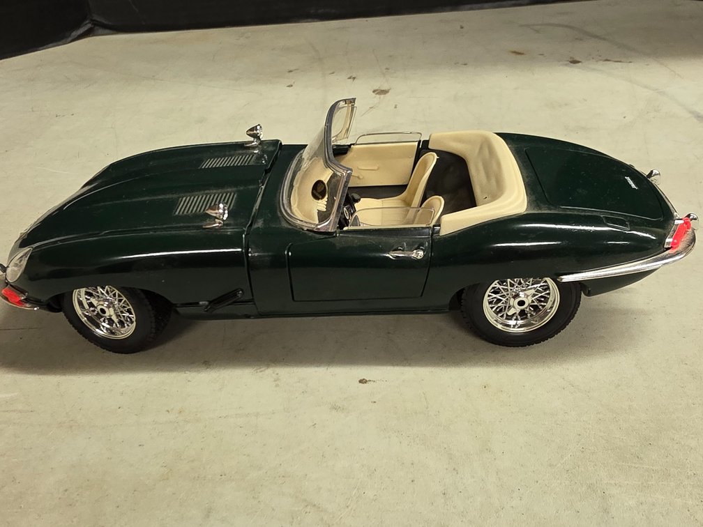 Bburago 1961 Jaguar E