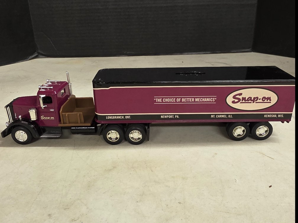 ERTL Snap On Tools 1948 Peterbilt Tractor Trailer, Bank
