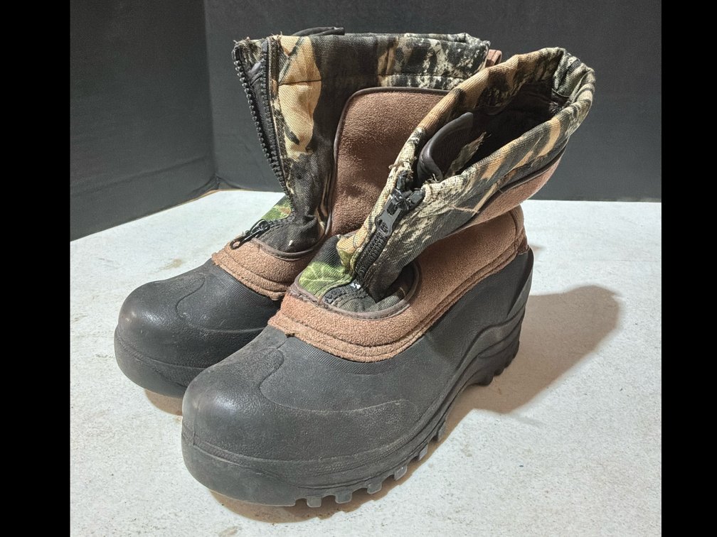 Itasac  Camo Boots Size 6