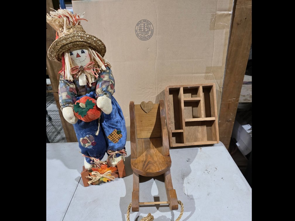 Scarecrow, Sleigh, Shelf