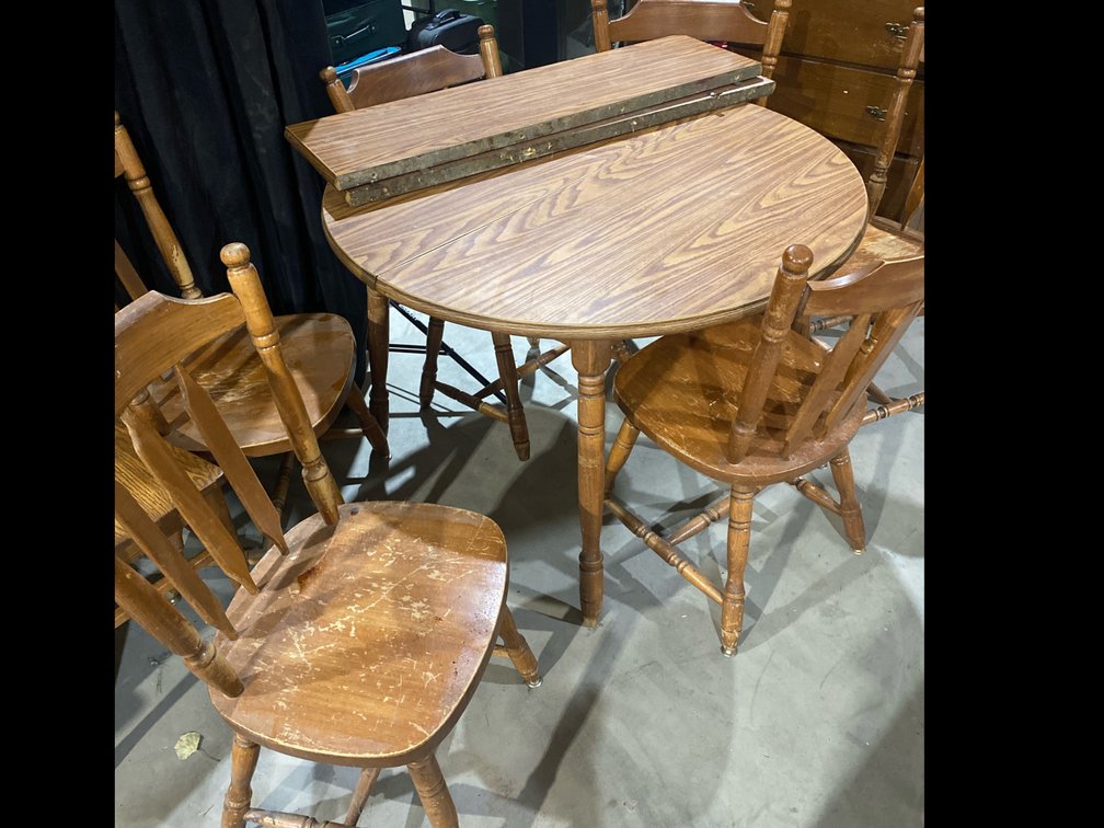 Dining Table with 2 Leafs and 6 Chairs