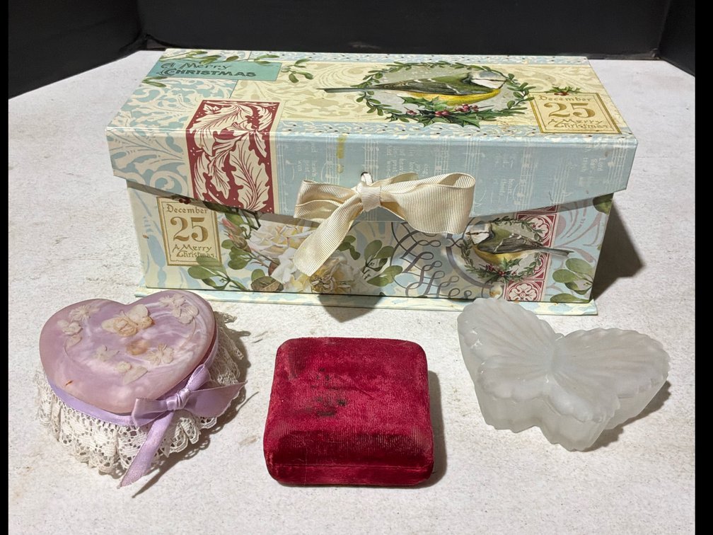 Jewelry & Trinket Boxes