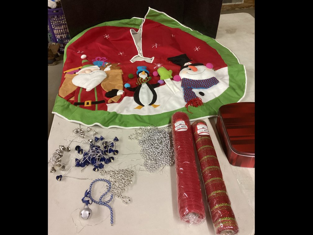 Christmas Tree Skirt & Trimmings