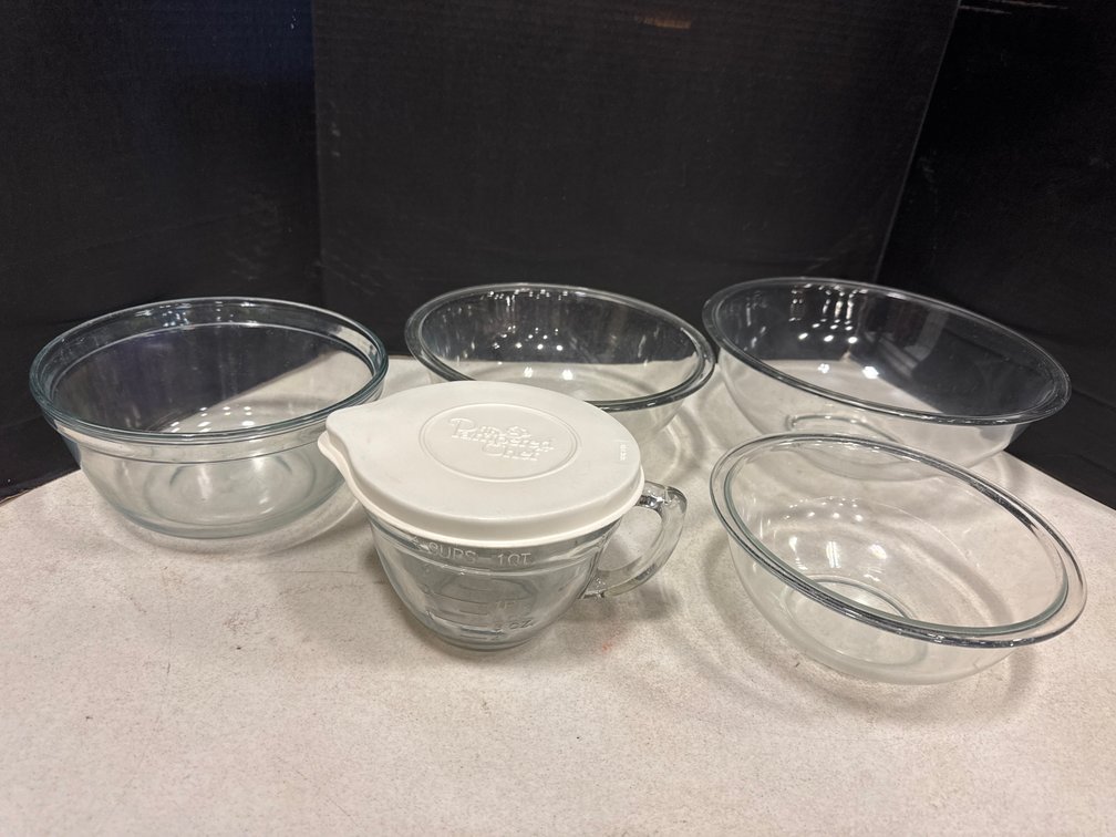 Pyrex Mixing Bowls and Pampered Chef Measuring Cup