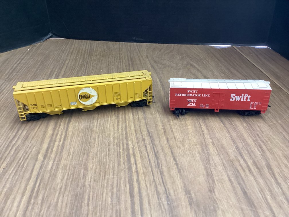 Cargill Hopper Car & Swift Refrigerator Car