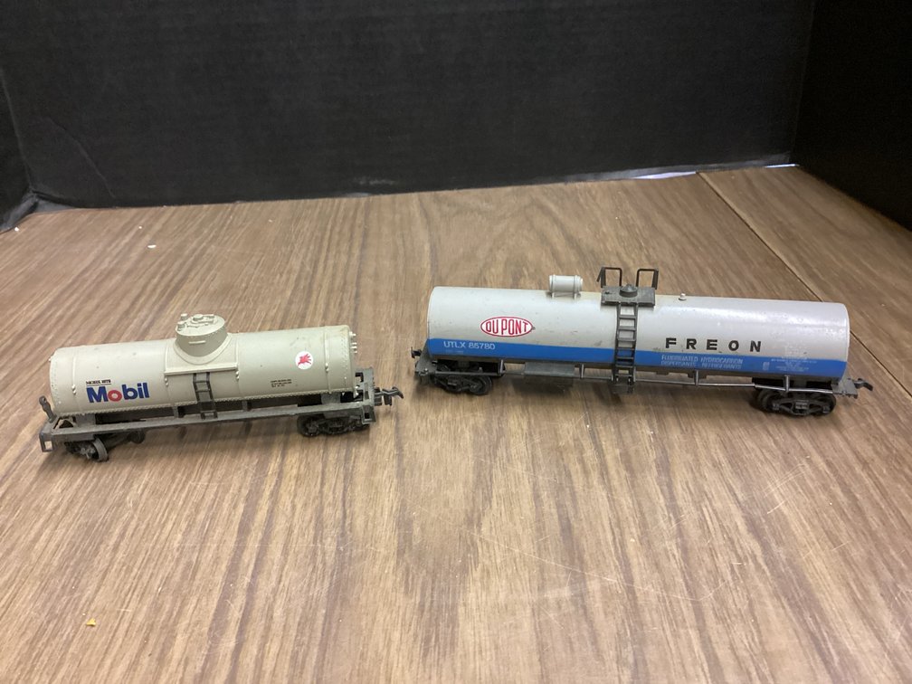 DuPont & Mobil Tank Cars