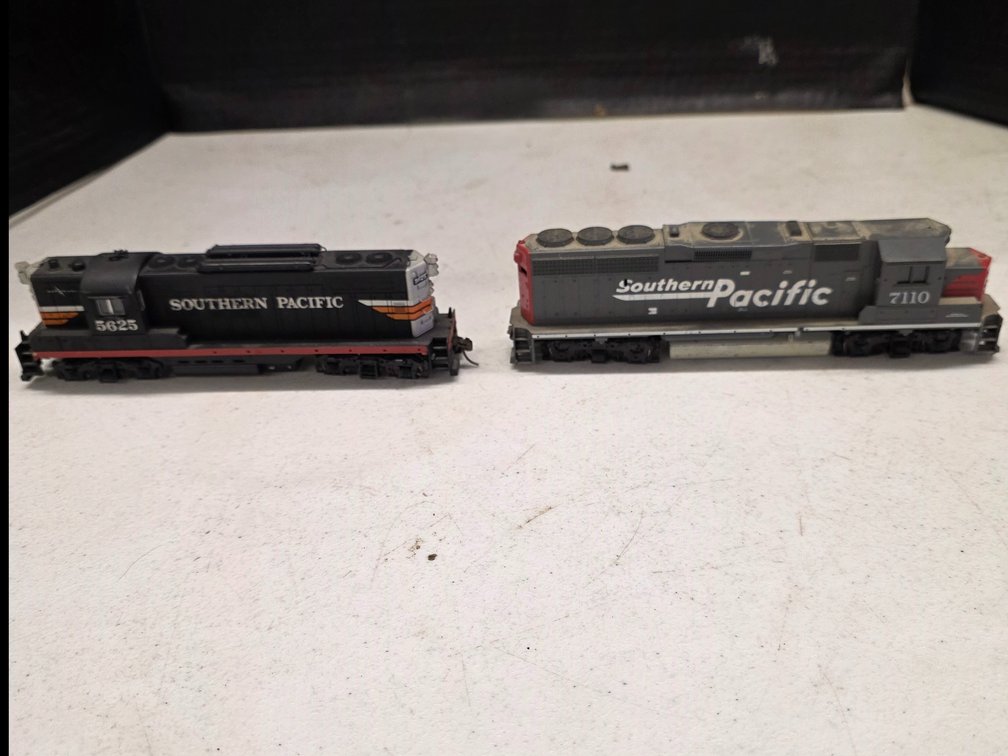 Southern Pacific EMD GP9 Diesel Locomotive and a Southern PacificEMD GP40 Diesel-Electric Locomotive