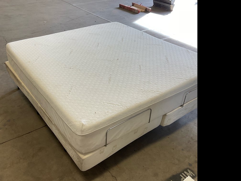 King Size Tempurpedic Adjustable Bed