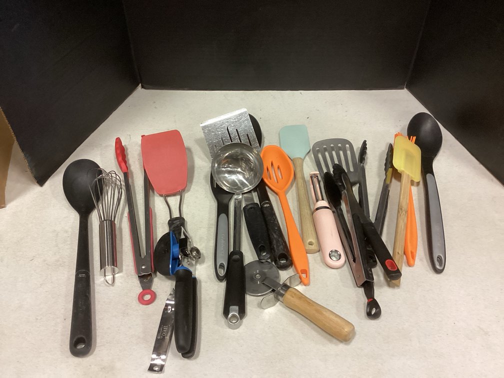 Assorted Kitchen Utinsels