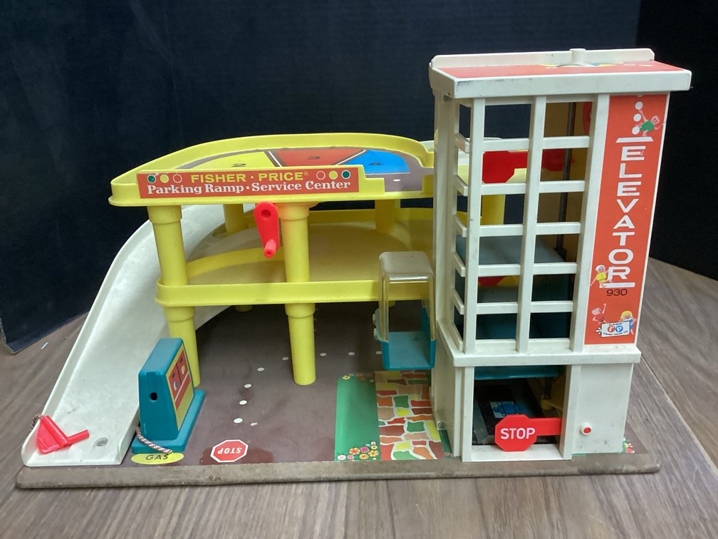 Fisher Price Little People Parking Ramp/ Service Center Garage