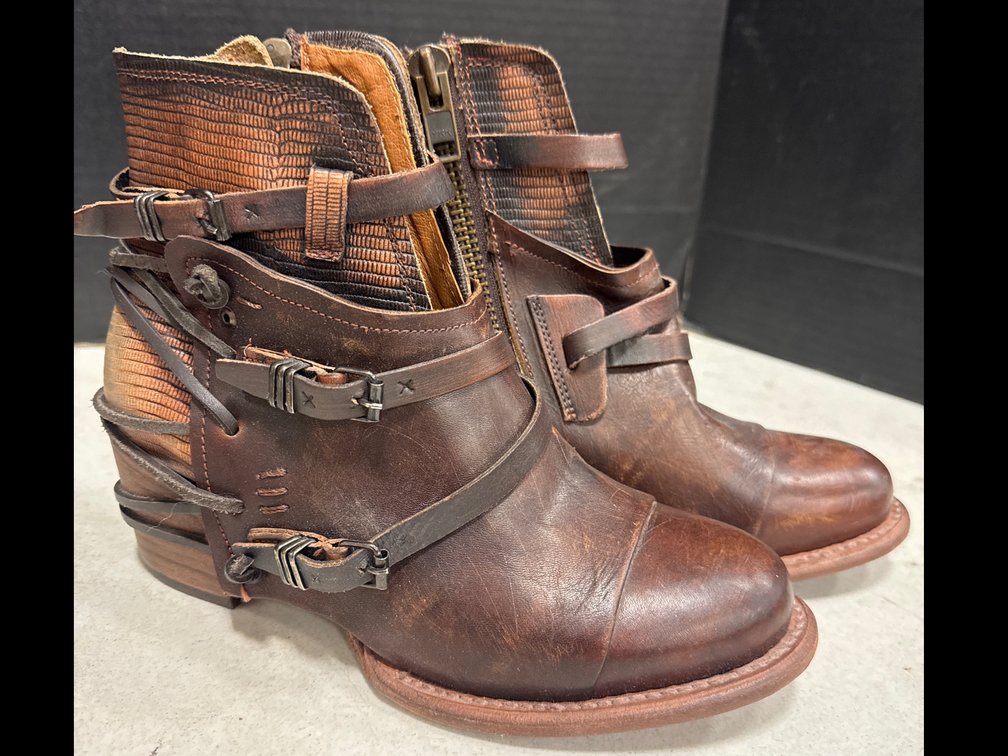 Freebirds Zip-up Ankle Boots