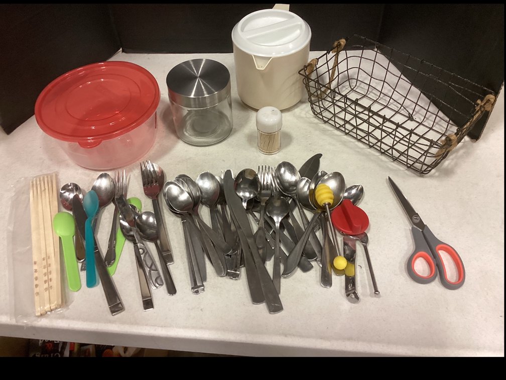 Assorted Kitchen Items