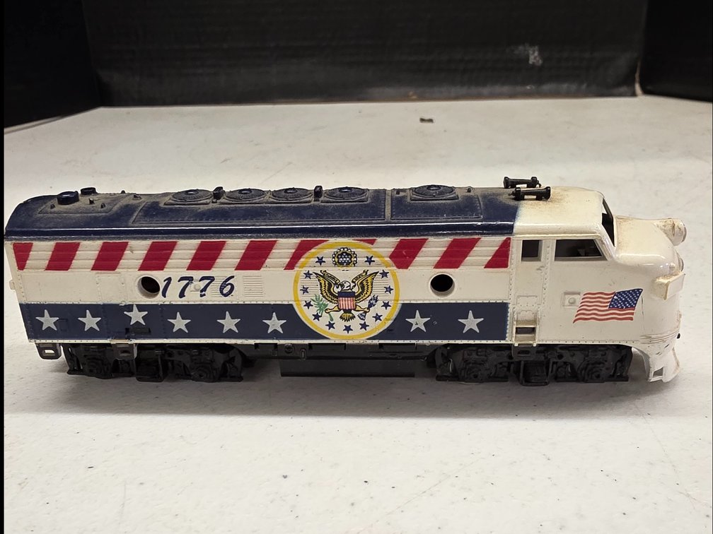 HO Scale Spirit of 1776 Diesel Locomotive