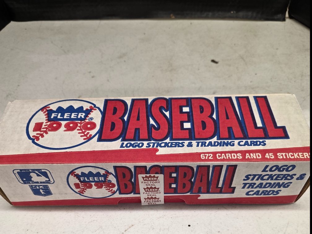 Fleer1990, Sealed 672 Baseball Cards and 45 Stickers