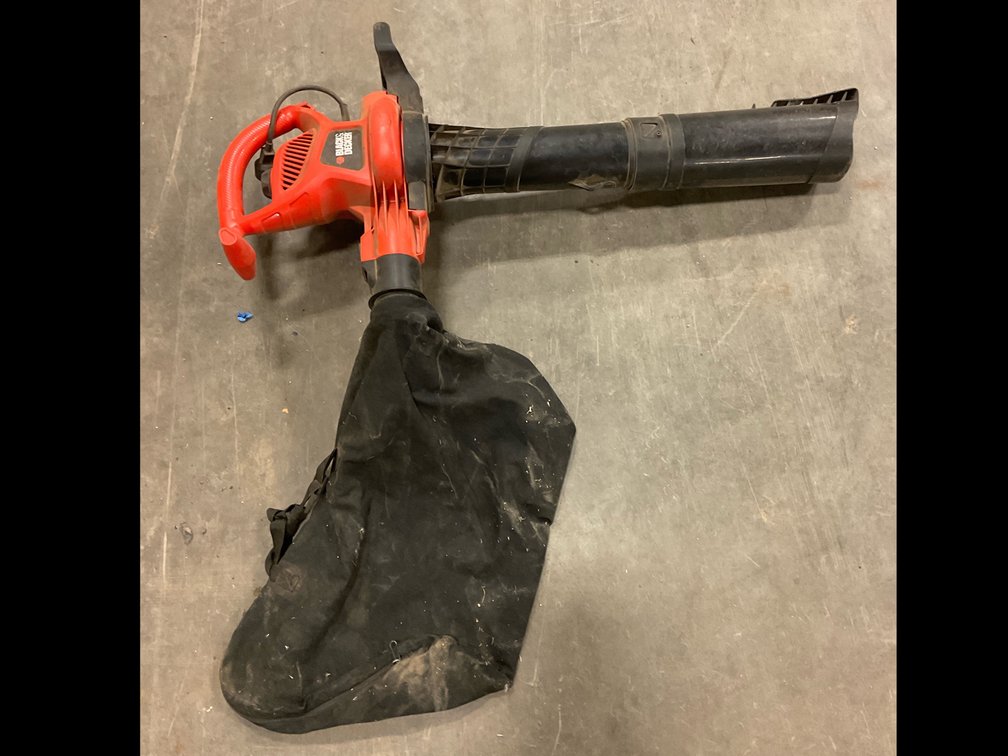 Black n& Decker Leaf Blower