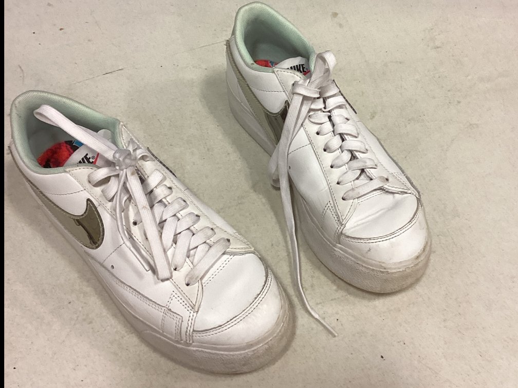 Womens Nike Tennis Shoes - Size 9