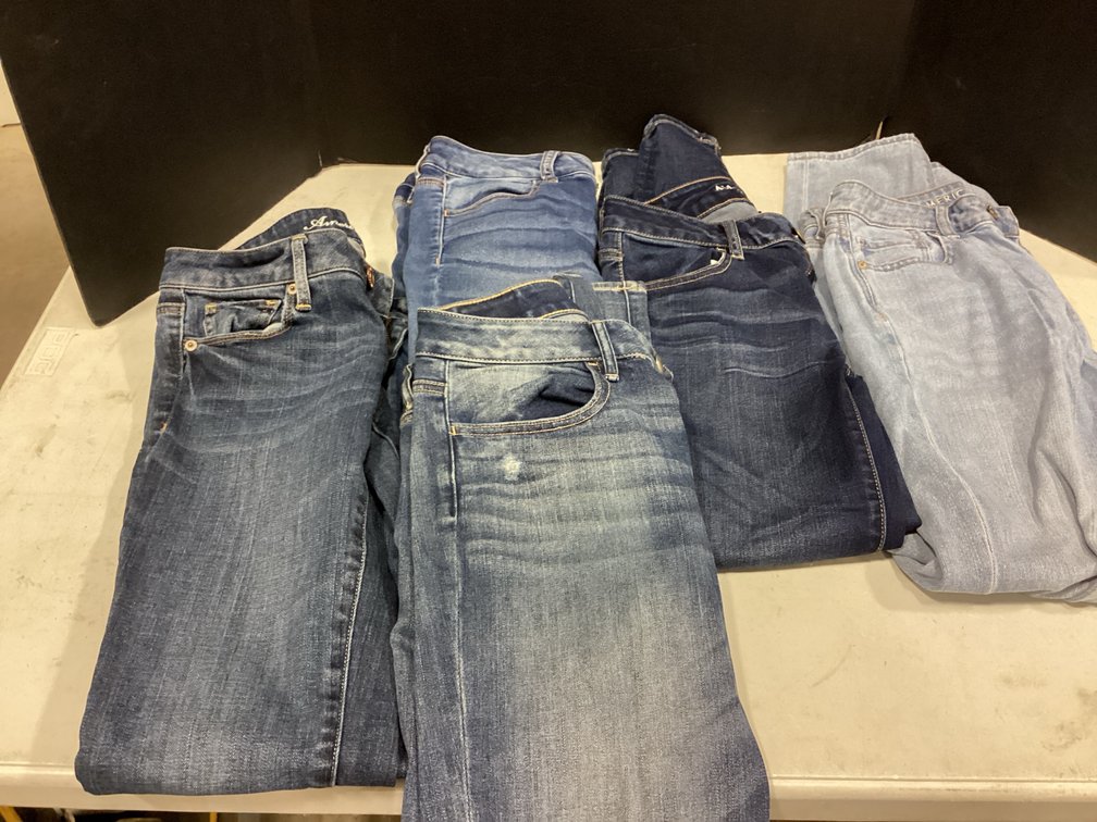 Woman’s American Eagle Jeans Size 4