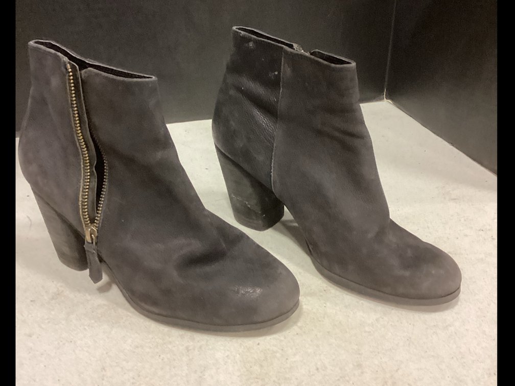 Womens Ankle Boot - Size 10W