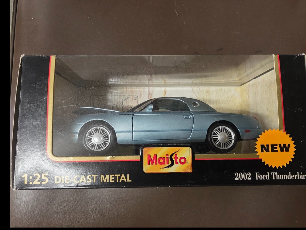 Maisto- 2002 Ford Thunderbird Special Edition