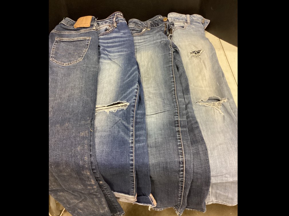 Woman’s American Eagle Jeans. Sizes 29x32, 12, 6, 0