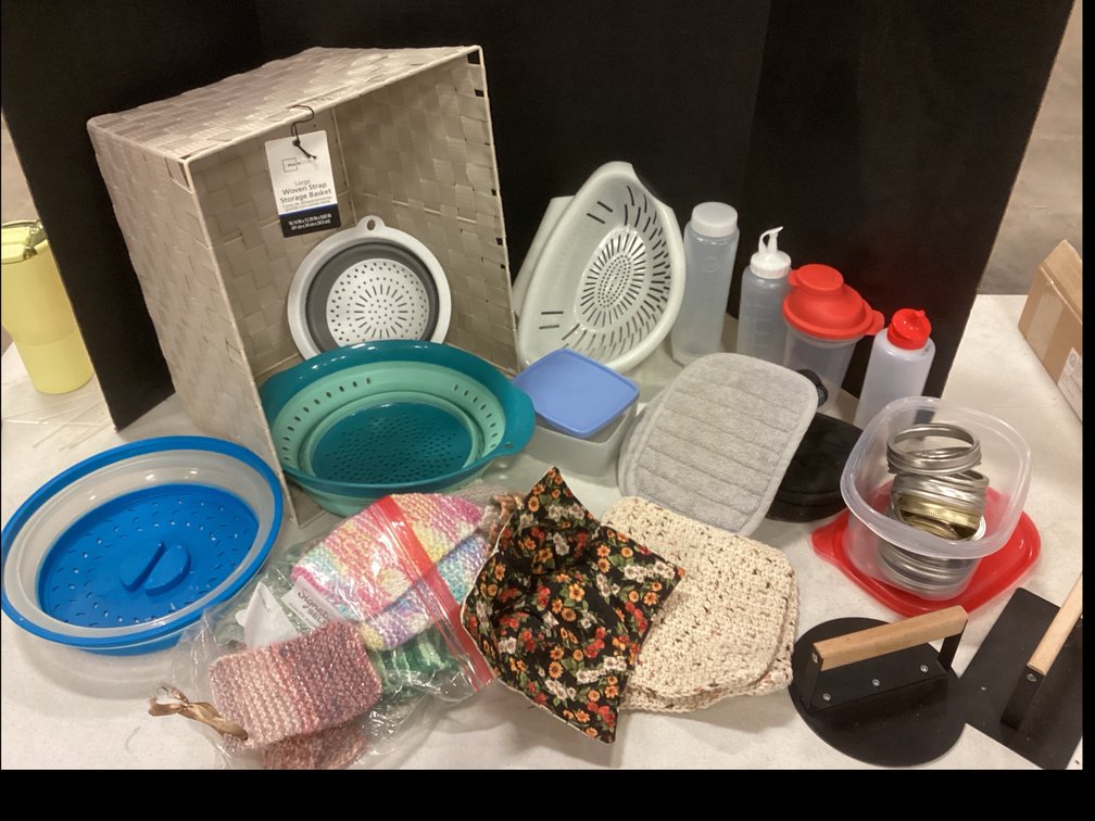Assorted Kitchen Items