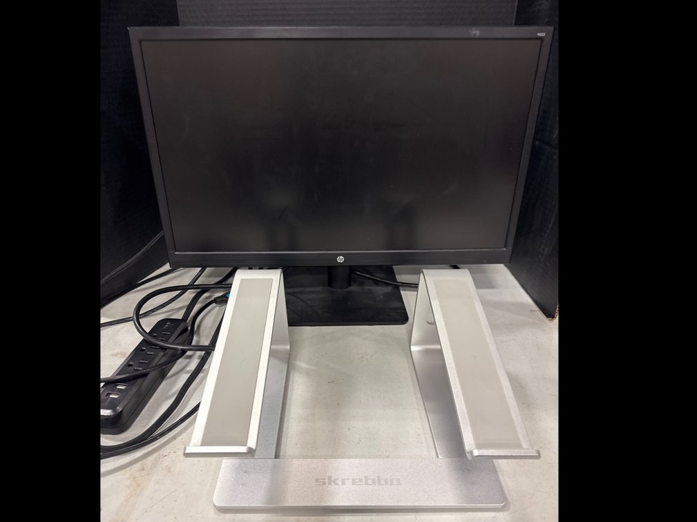 HP Monitor and Skrebbo Computer Stand