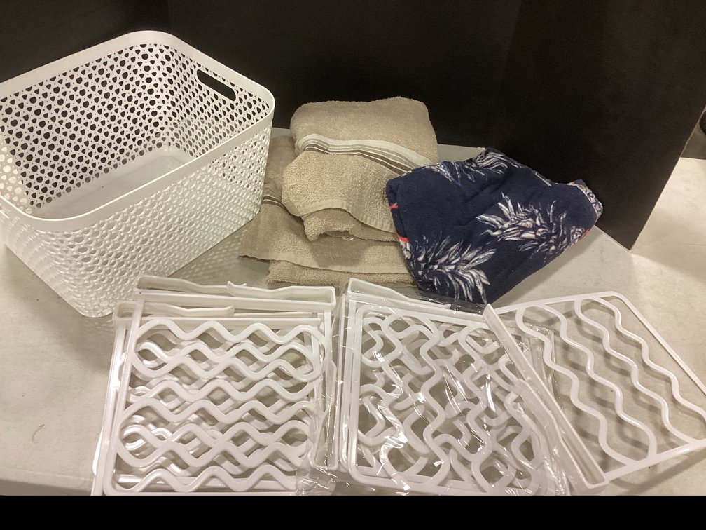 Bathtowels - Shelf Dividers & Basket