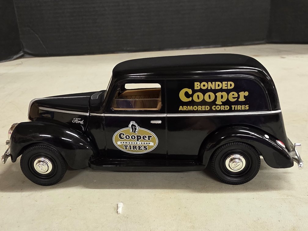 1940 Ford Sedan Delivery Car, Bank