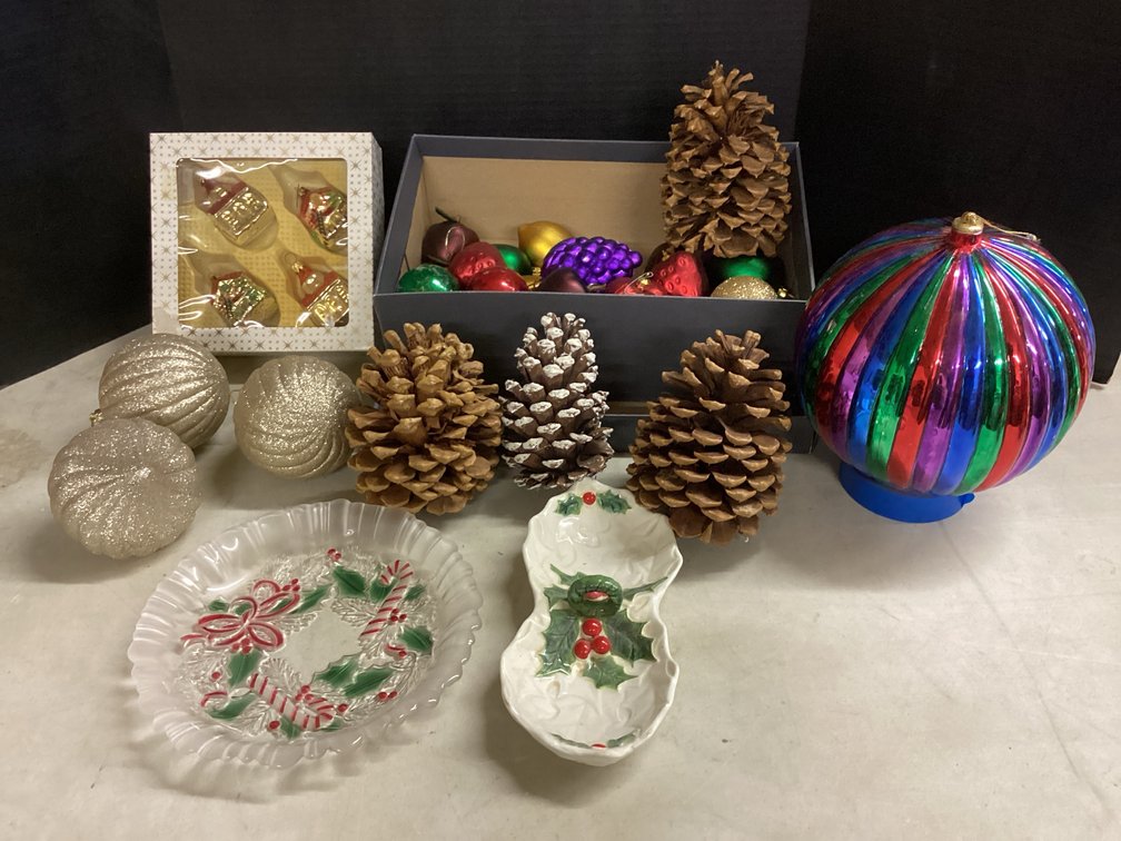 Christmas Bulbs & Decor