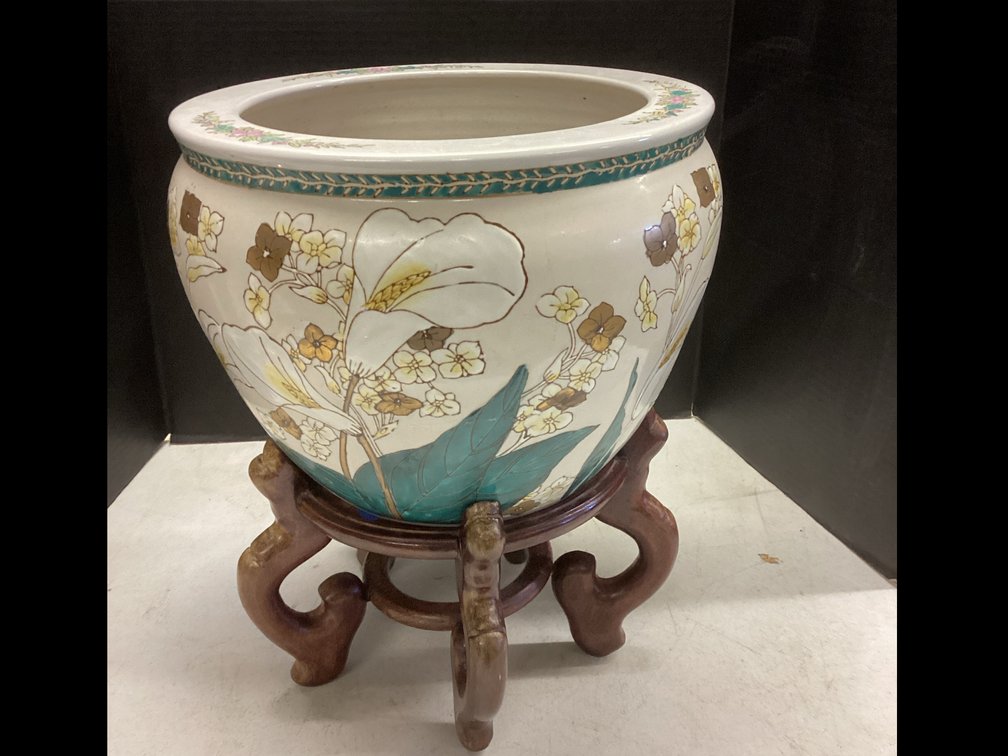 Wooden Stand With Ceramic Flower Pot