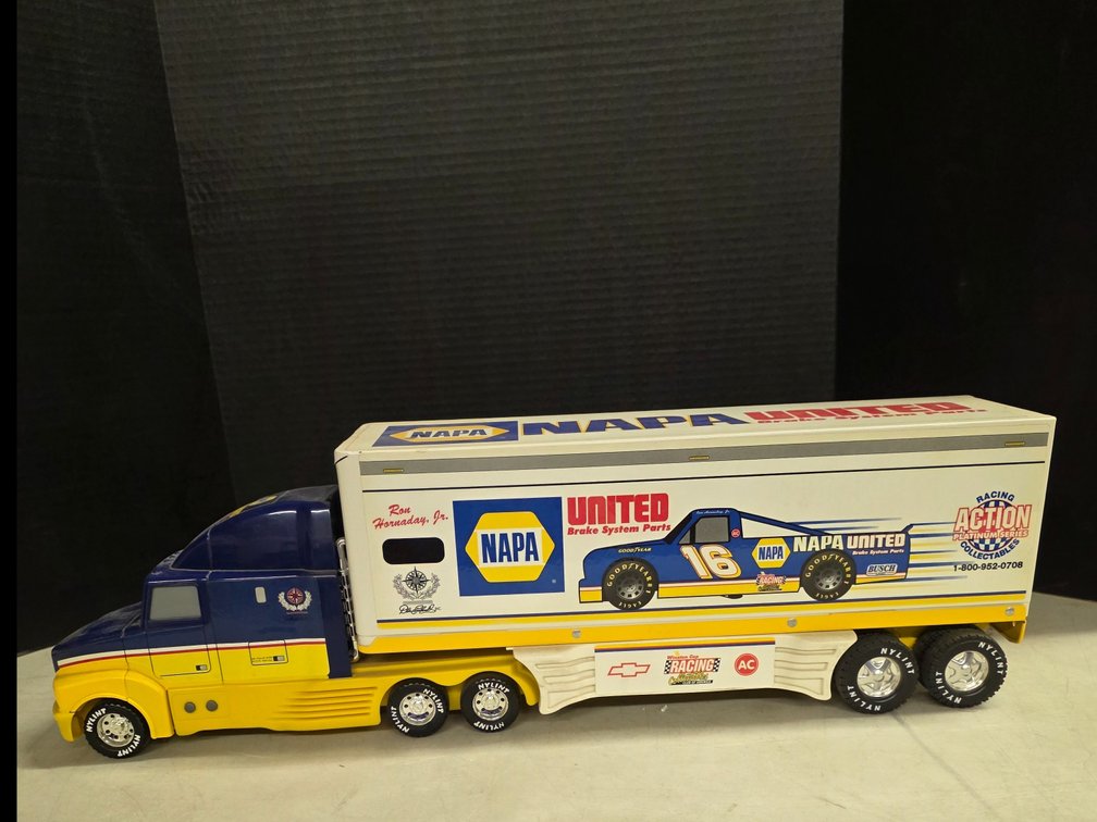 Napa Auto Part Ron Hornaday Jr. #16 United Brakes System semi Tractor Trailer Toy Truck
