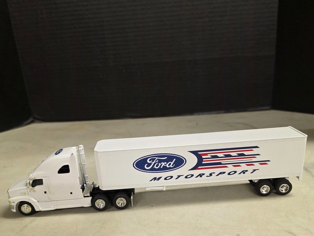 Ford AeroMax Tractor/Trailer Replica