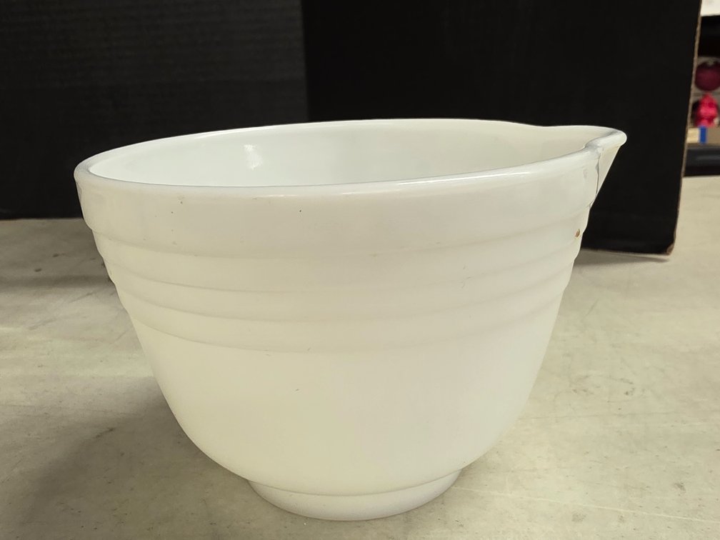 Pyrex -Hamilton Beach Mixing Bowl