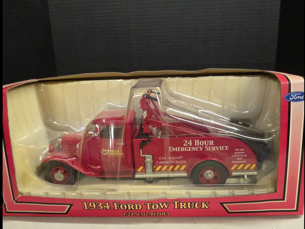 1934 Ford Tow Truck, Bank