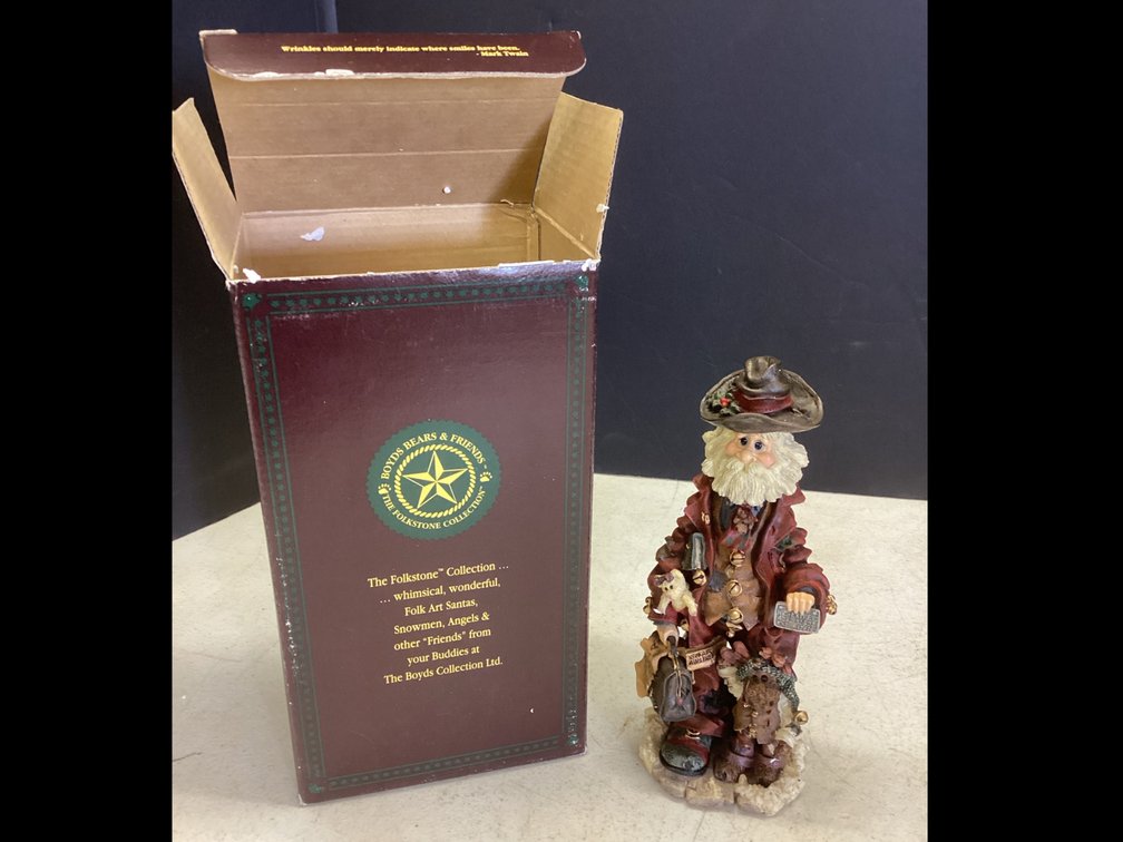 Boyds Bears & Friends “Folk Art Santa”