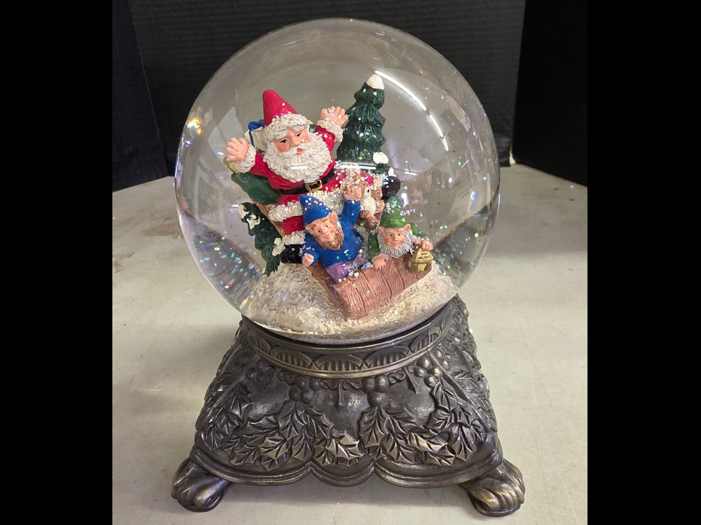 Heirloom Musical Water Globe