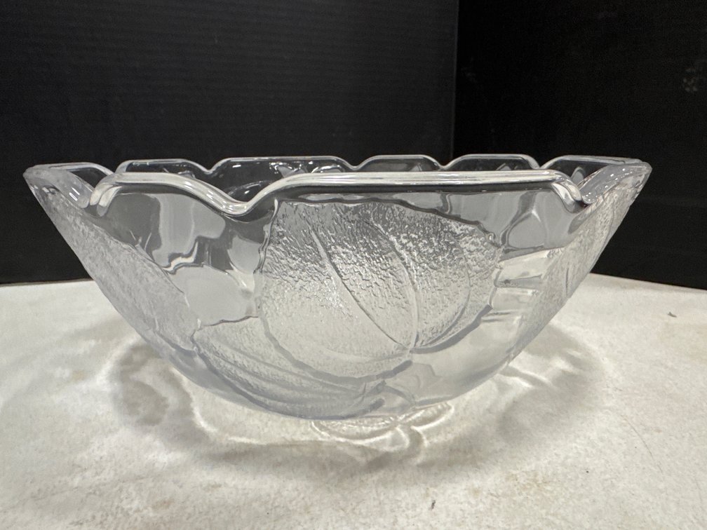 Frosted Floral/Leaf Serving Bowl