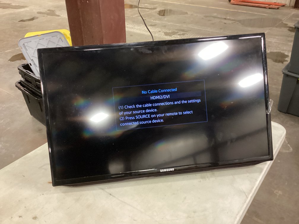 Samsung HDMI 32” TV With Remote & Mount