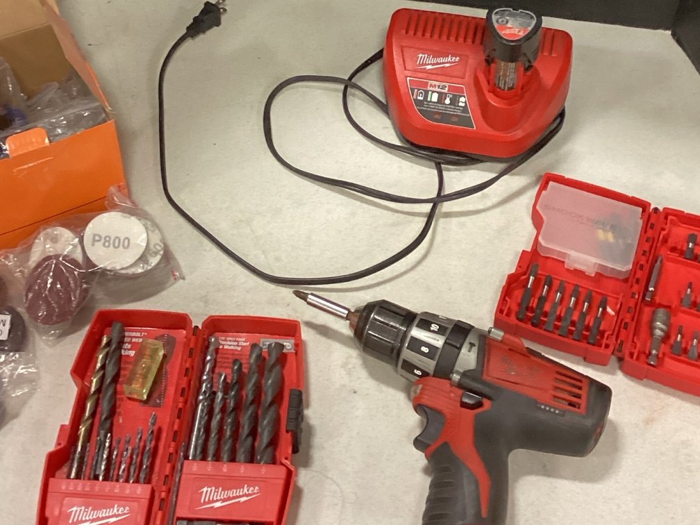 M12 Milwaukee 3/8” Hammer Drill - Shockwave Impact Duty Driver Set - Drill Bites