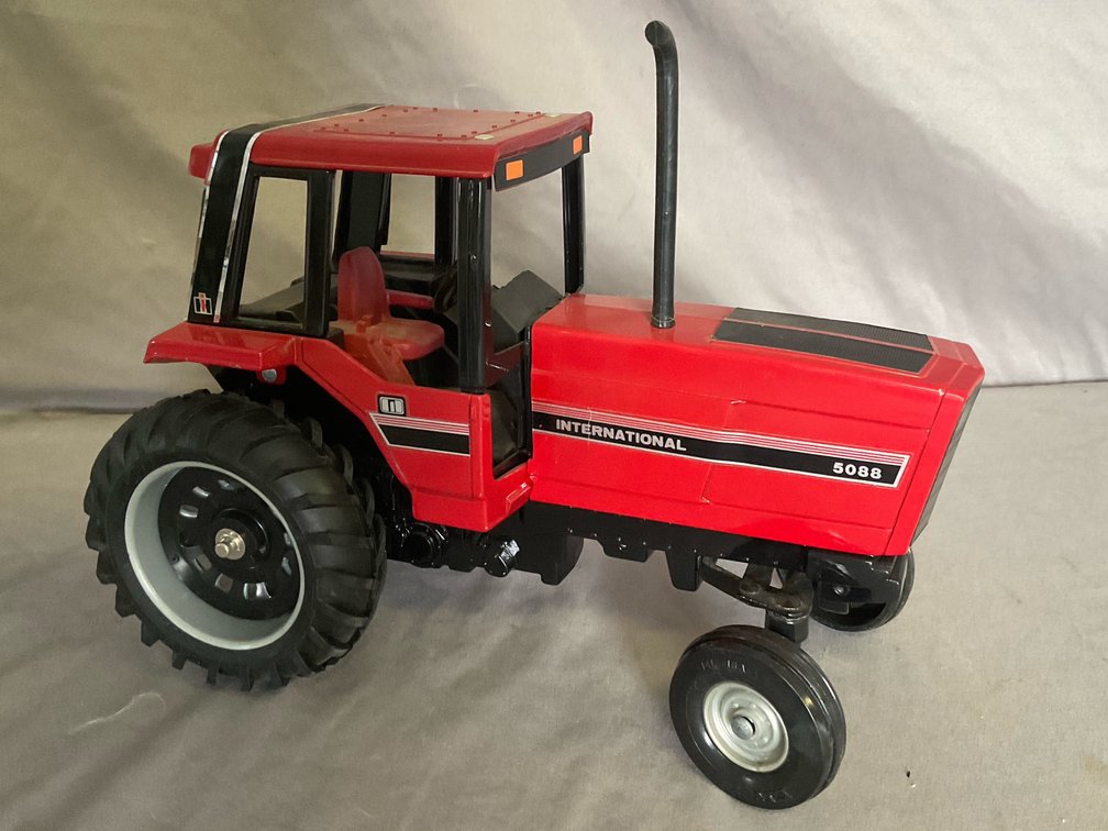 International 5088 Tractor 