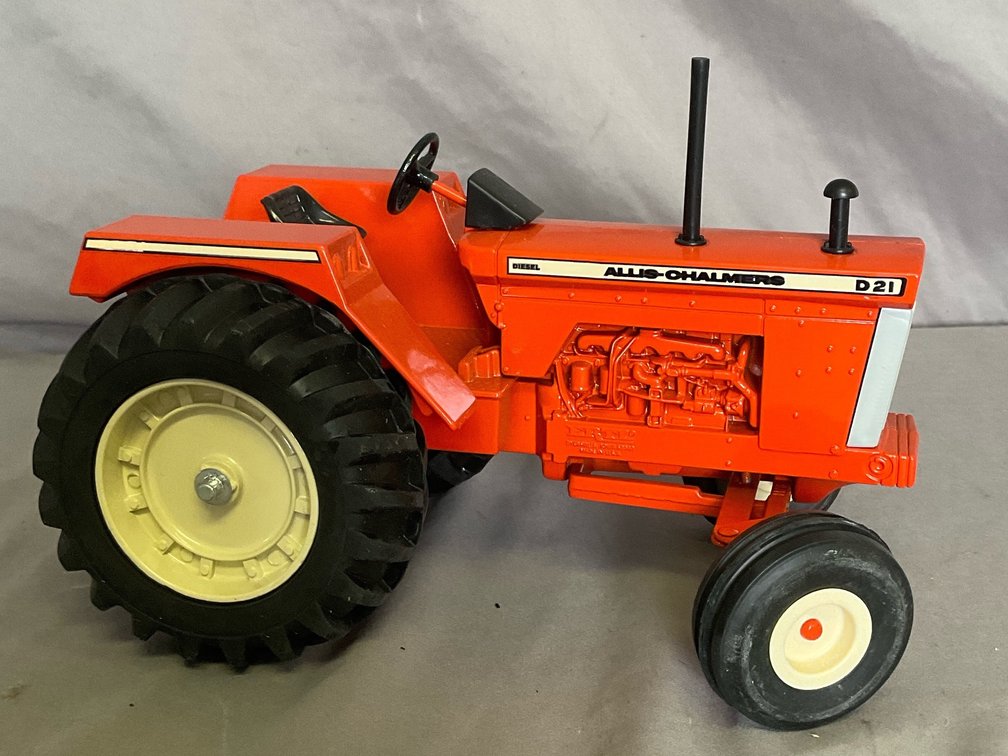 ERTL Allis-Chalmers D21 Diesel