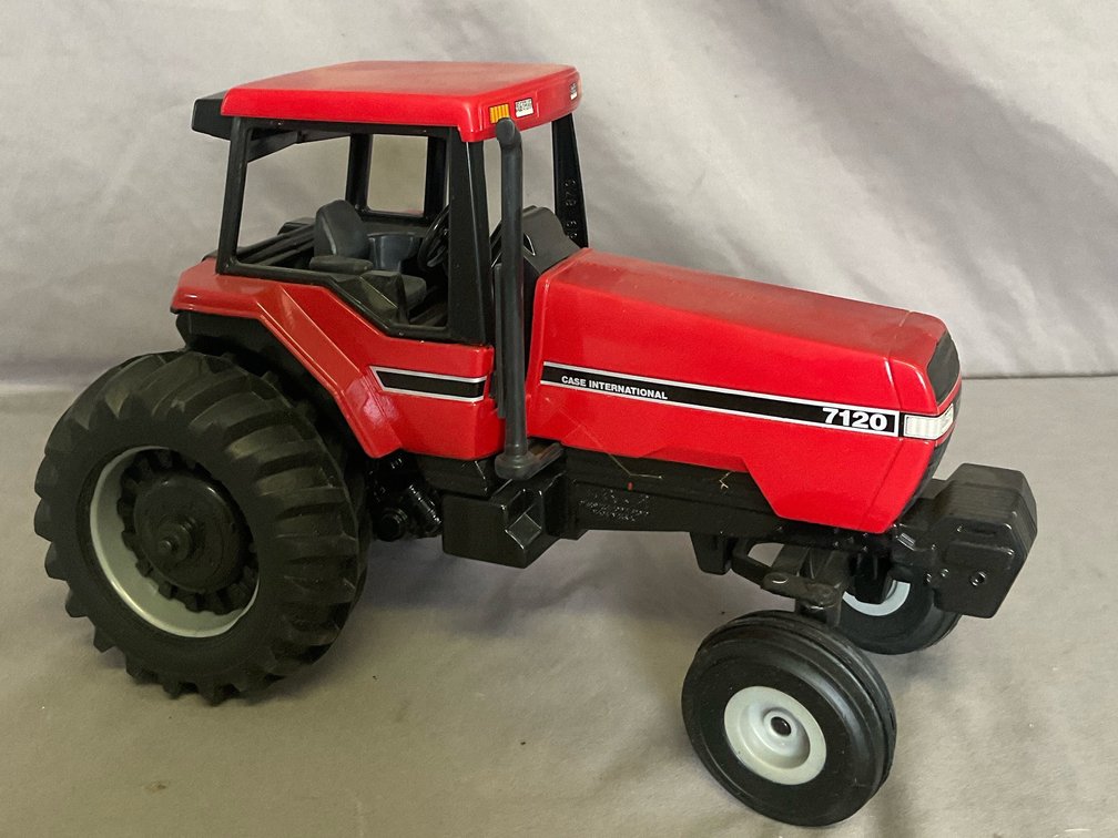 Case International 7120 Tractor
