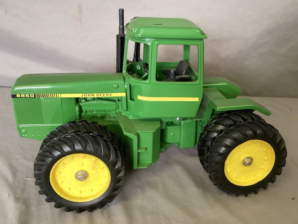 John Deere 8650